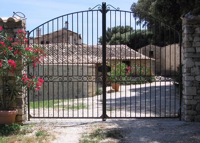 Mas Provencal Typique Saint-Restitut